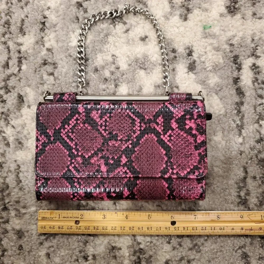Date Night Leather Wallet w/chain || Like new!